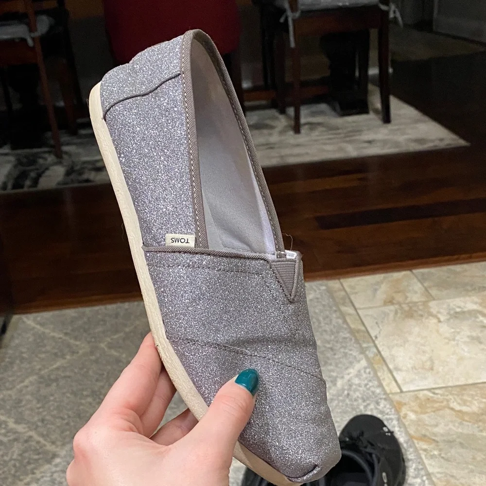 TOMS Women's Glitter Slip-On Shoes - Gray brand new